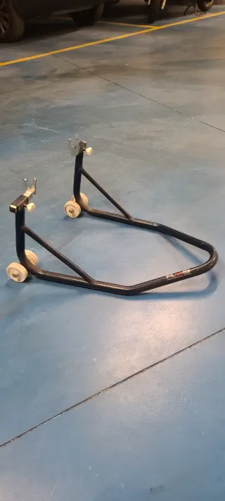 Caballete trasero para moto