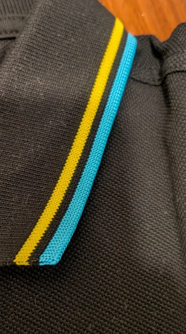 Polo Fred Perry Talla M Negro, Amarillo y Azul