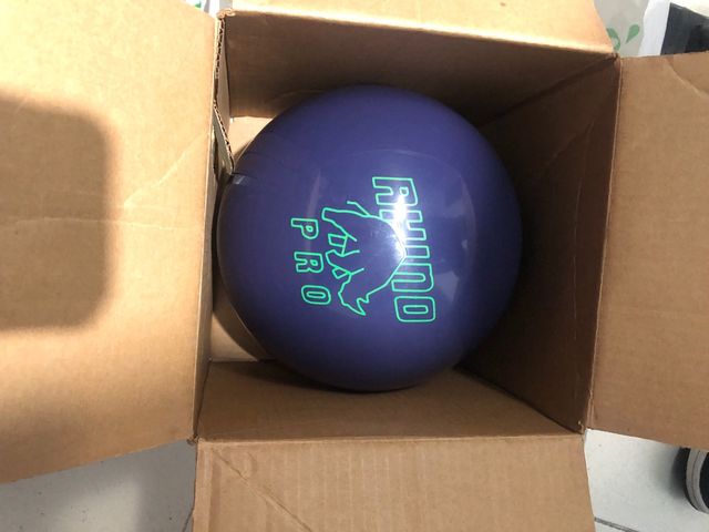 Bola de bolos Rhino Pro púrpura