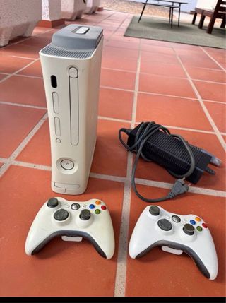 Xbox 360 + 2 controller