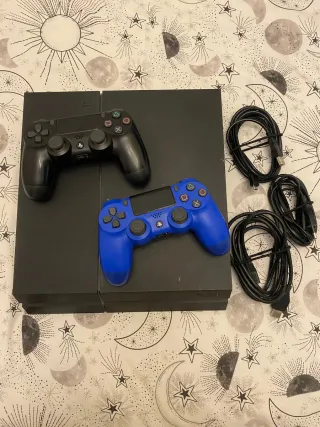 PS4 (1TB) con 2 mandos y 3 juegos