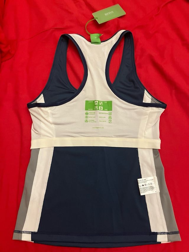 Top deportivo Hugo Boss azul, gris y blanco