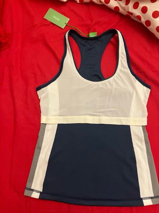 Top deportivo Hugo Boss azul, gris y blanco