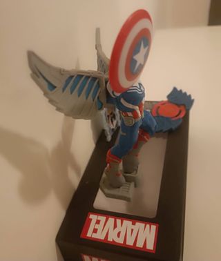 Action Figure Captain America Falcon Marvel