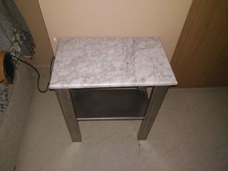 Tavolo in marmo e acciaio inossidabile