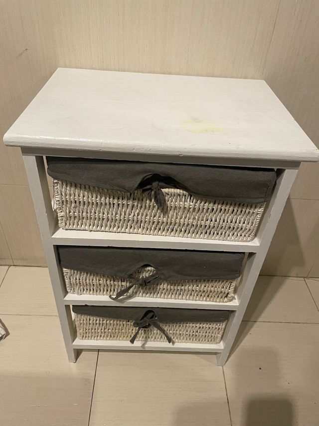 Mesa Auxiliar con Cajones de Mimbre