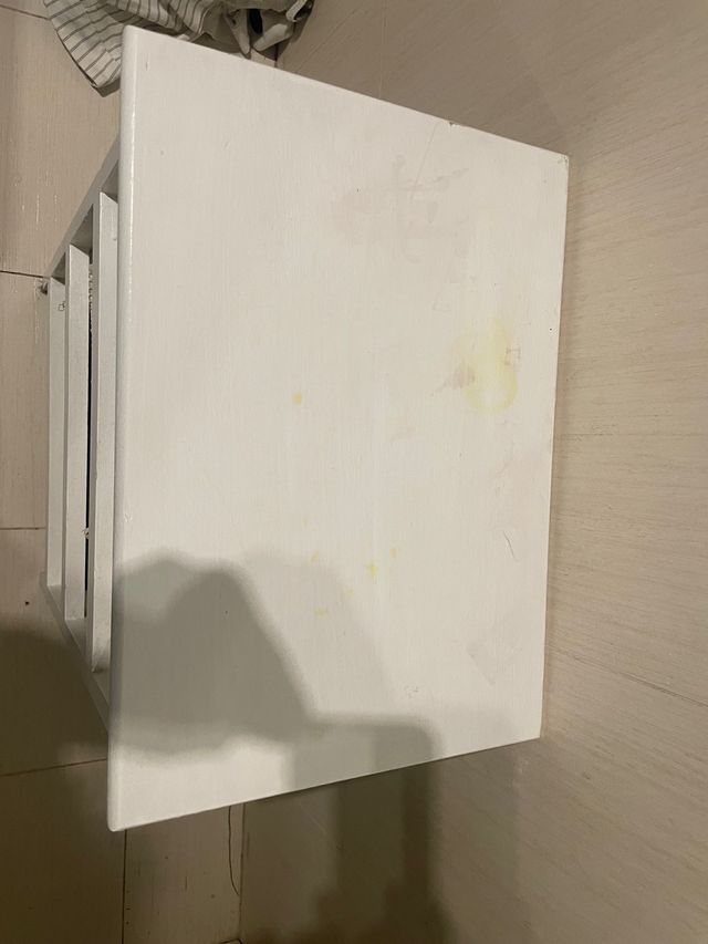 Mesa Auxiliar con Cajones de Mimbre