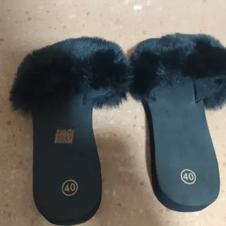 Chanclas peludas negras talla 40 sin usar