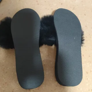 Chanclas peludas negras talla 40 sin usar