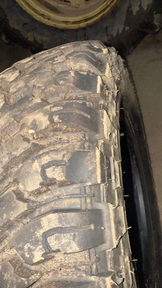 Neumáticos Comforser CF3000 235/75R15LT se cambian