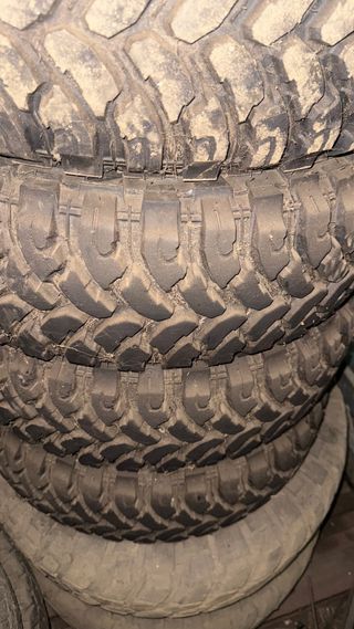 Neumáticos Comforser CF3000 235/75R15LT se cambian