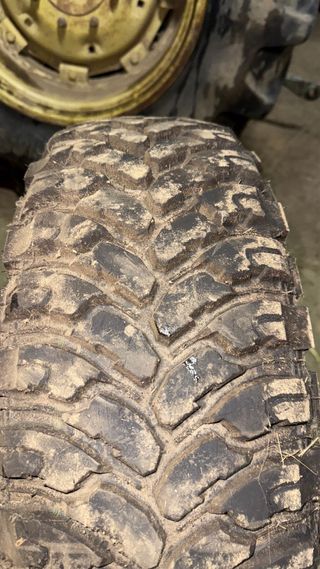 Neumáticos Comforser CF3000 235/75R15LT se cambian