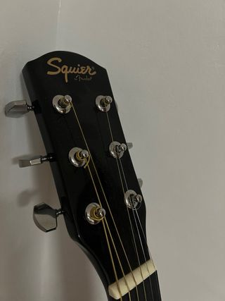 Guitarra Squier by Fender SA-105CE Negra