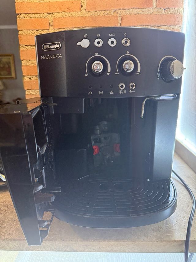 Cafetera DeLonghi Magnifica Automática