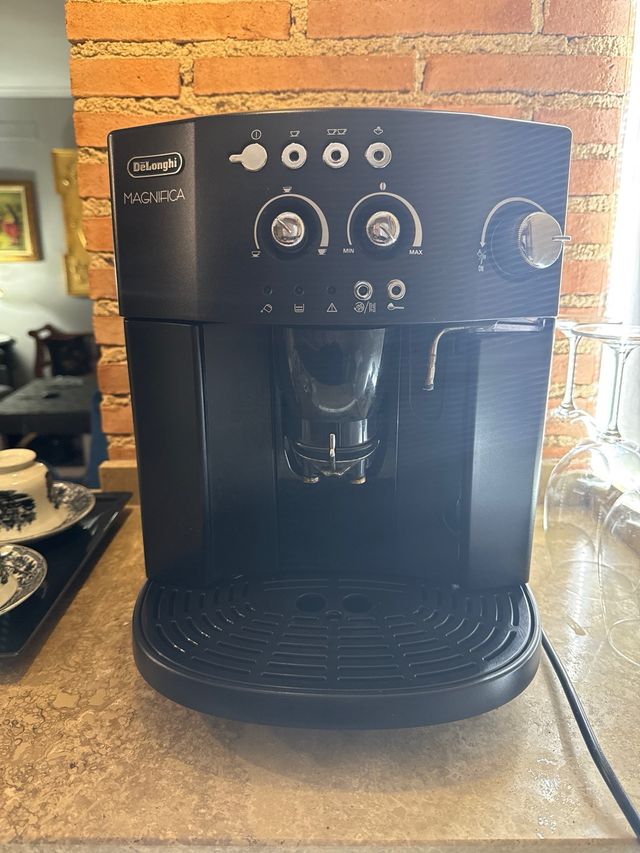Cafetera DeLonghi Magnifica Automática