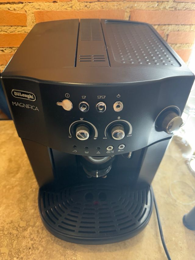 Cafetera DeLonghi Magnifica Automática