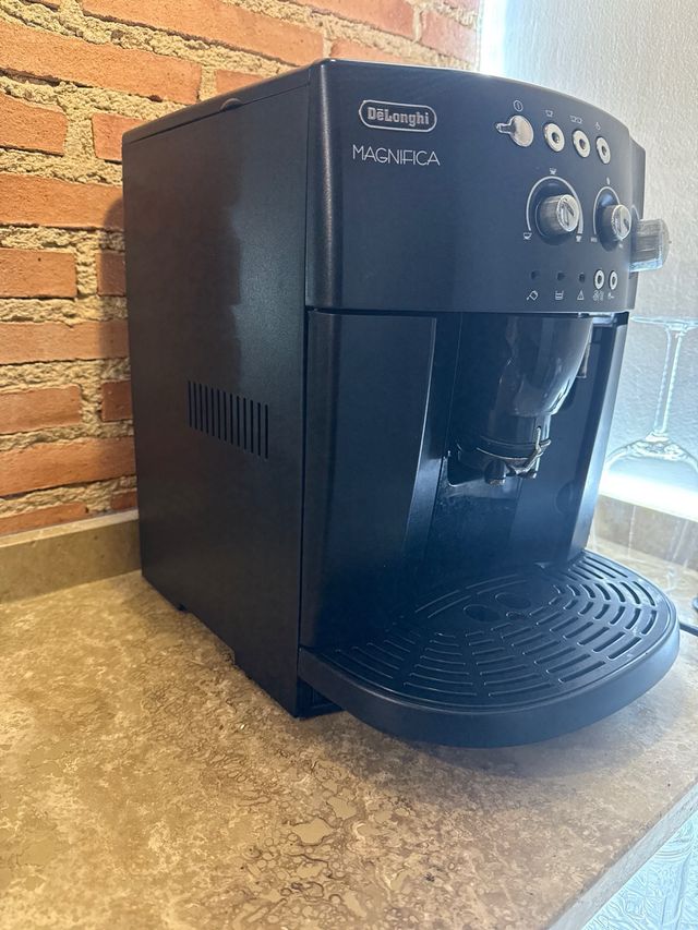 Cafetera DeLonghi Magnifica Automática