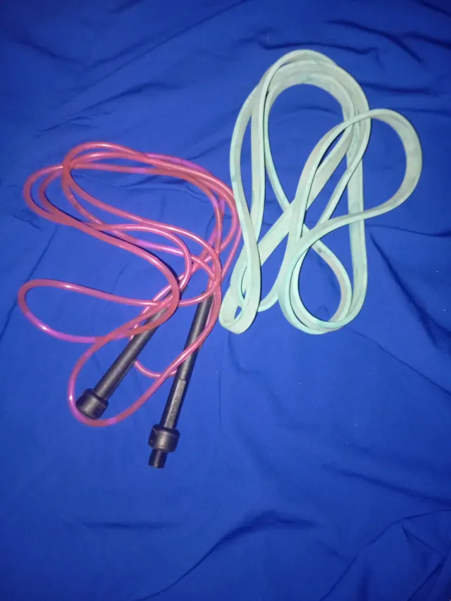 Comba y elástico de ejercicio