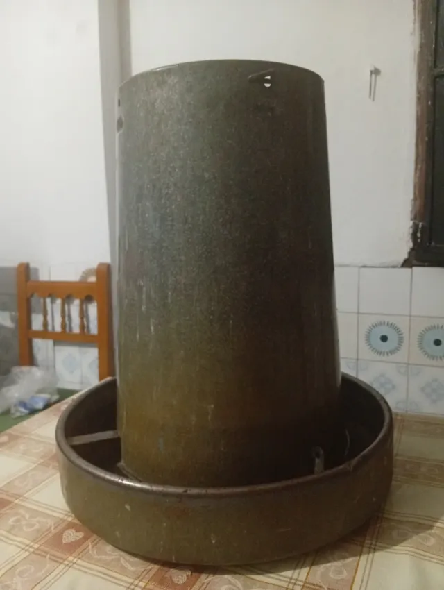 Tolva para gallinas o animales