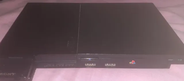 PlayStation 2 Ultra Slim Negra
