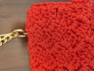 Borsa fatta a mano corallo con catena oro