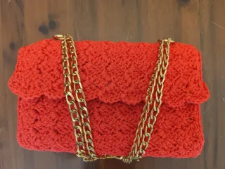 Borsa fatta a mano corallo con catena oro