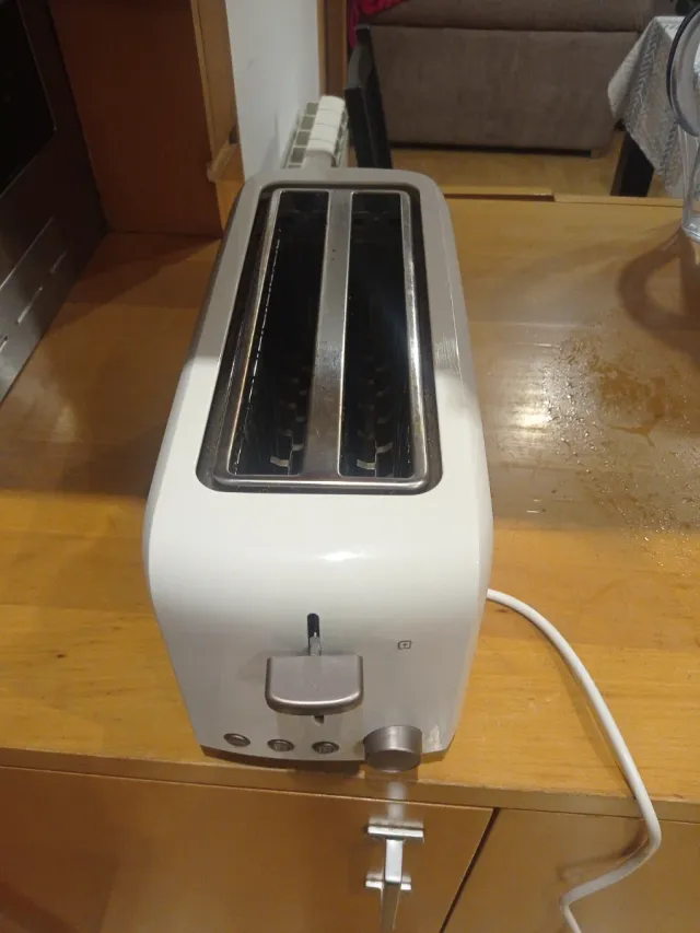 Tostadora blanca 2 ranuras con pequeño fallo