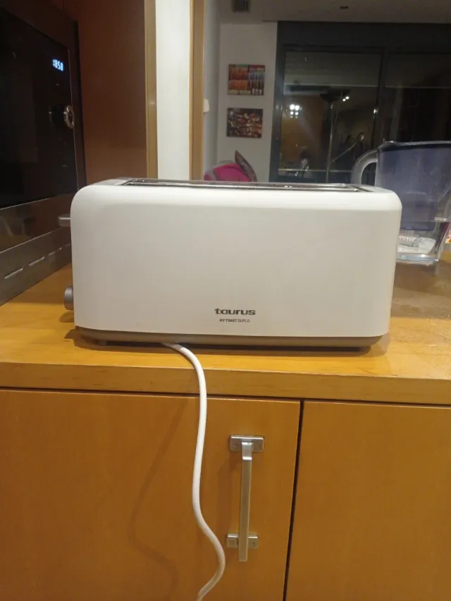 Tostadora blanca 2 ranuras con pequeño fallo
