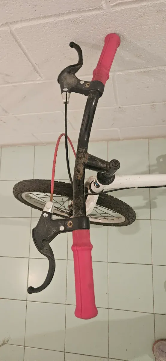 Bicicleta infantil blanca y rosa niño 6_9años