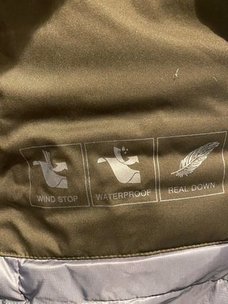 Abrigo de plumas Massimo Dutti verde oliva