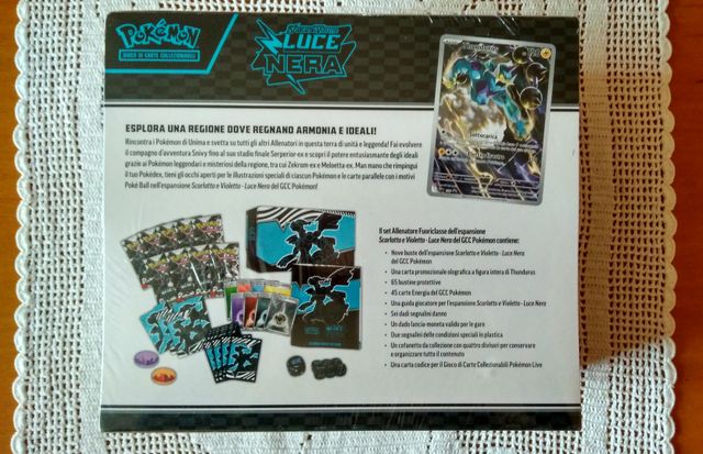 Pokémon Set Allenatore Fuoriclasse Luce Nera ITA