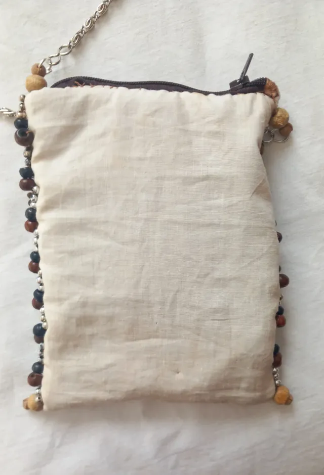 Borsetta beige con decorazioni