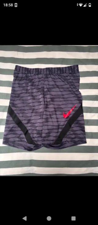 Conjunto Nike Talla S Gris y Rojo en buen estado