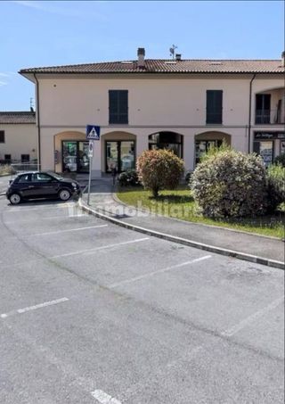 Locale commerciale in affitto, ufficio, negozio