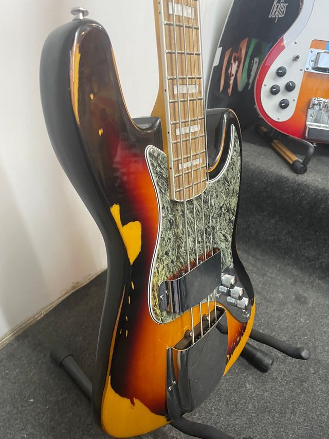 Bajo Fender Jazz Bass 68.  Vintage Réplica