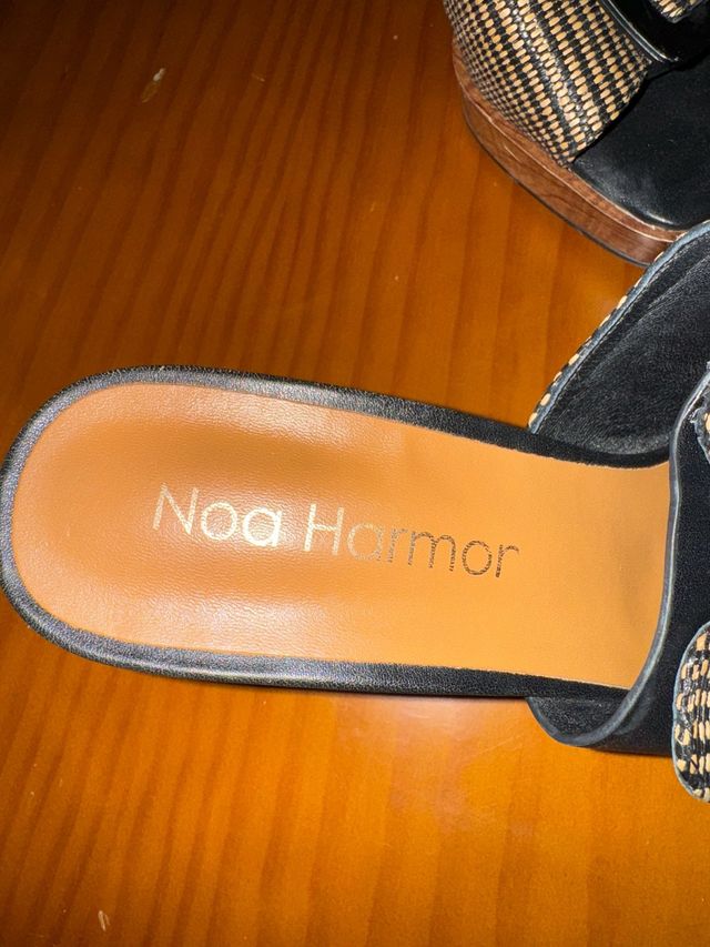 Sandalias Noa Harmon Beige y Negro NUEVAnegociable