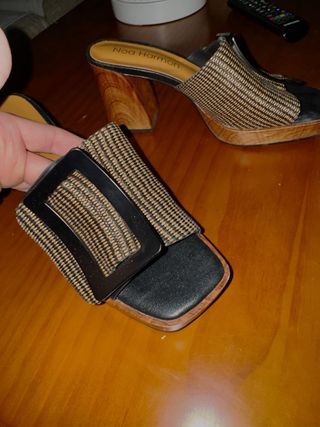 Sandalias Noa Harmon Beige y Negro NUEVAnegociable