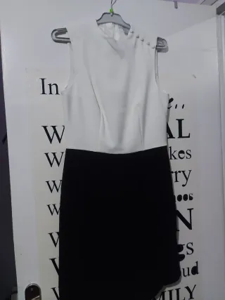 Vestido blanco y negro sin mangas