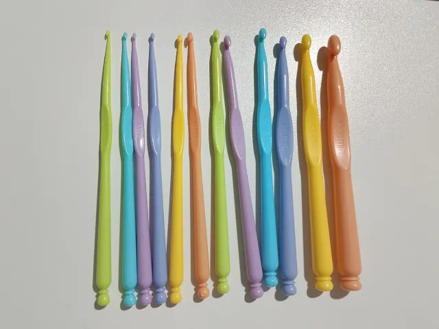 Juego 12 agujas crochet colores surtidos