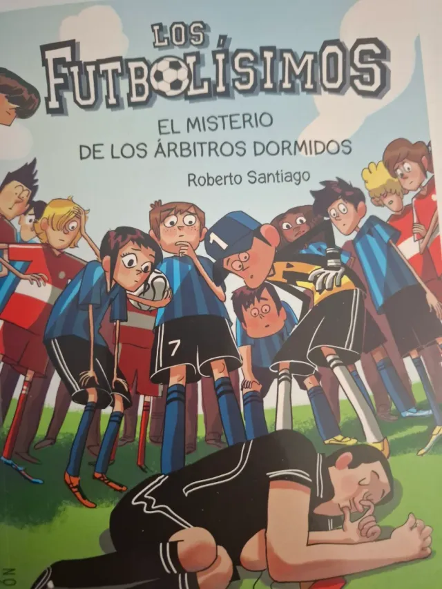 Los Futbolísimos 1: El misterio de los árbitros...