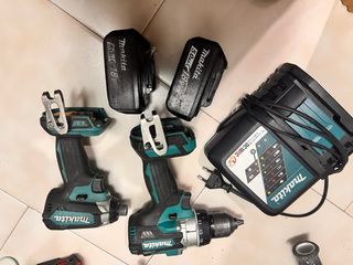 Taladro de impacto Makita con cargador y baterías
