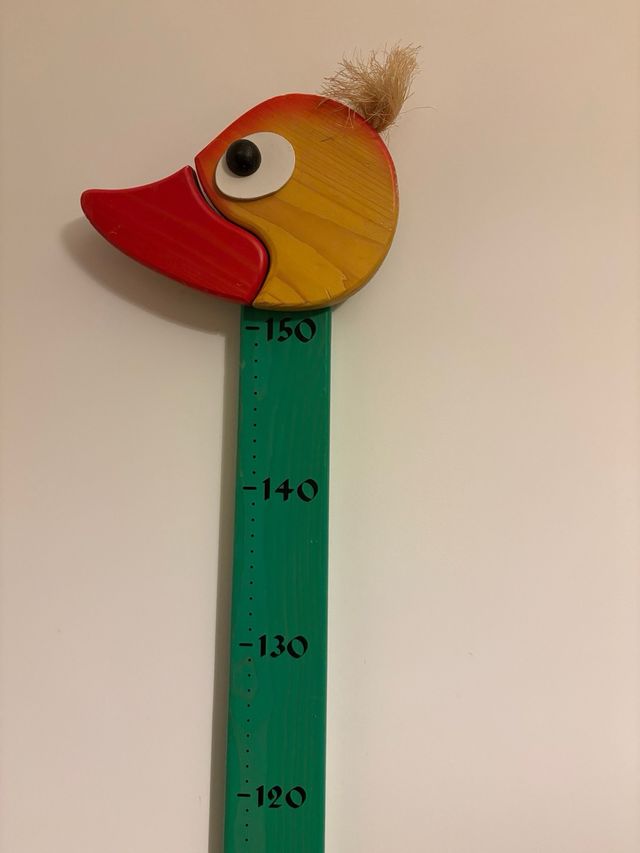 Medidor de altura infantil de madera