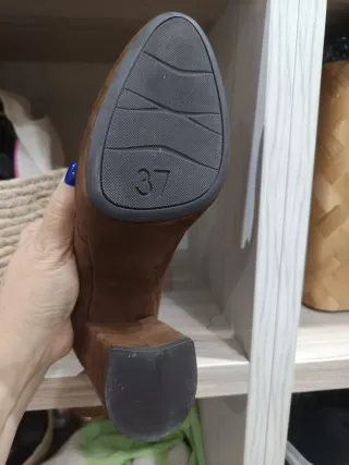 Zapatos Unisa Talla 37 Camel y Dorados