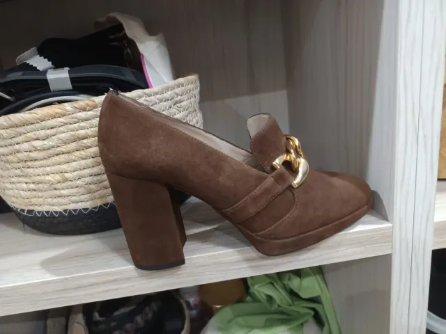 Zapatos Unisa Talla 37 Camel y Dorados