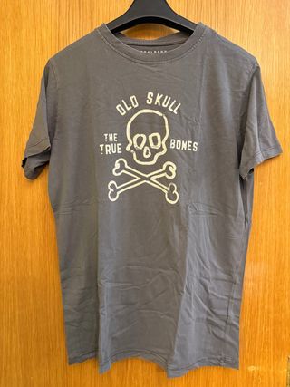 Camiseta Scalpers Gris Estampado Calavera