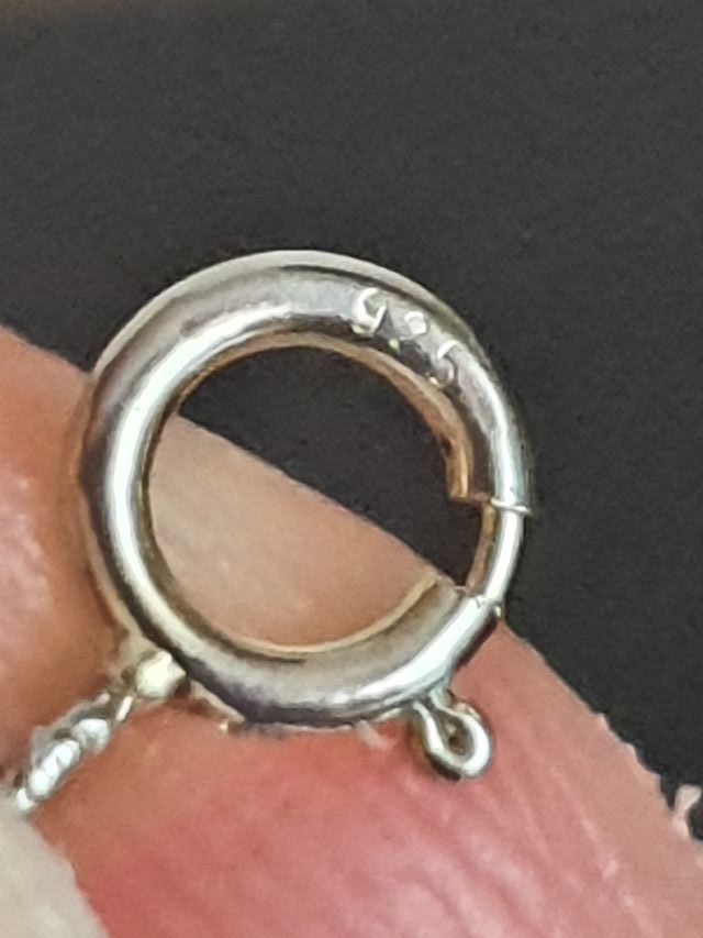 Collar de plata con círculo