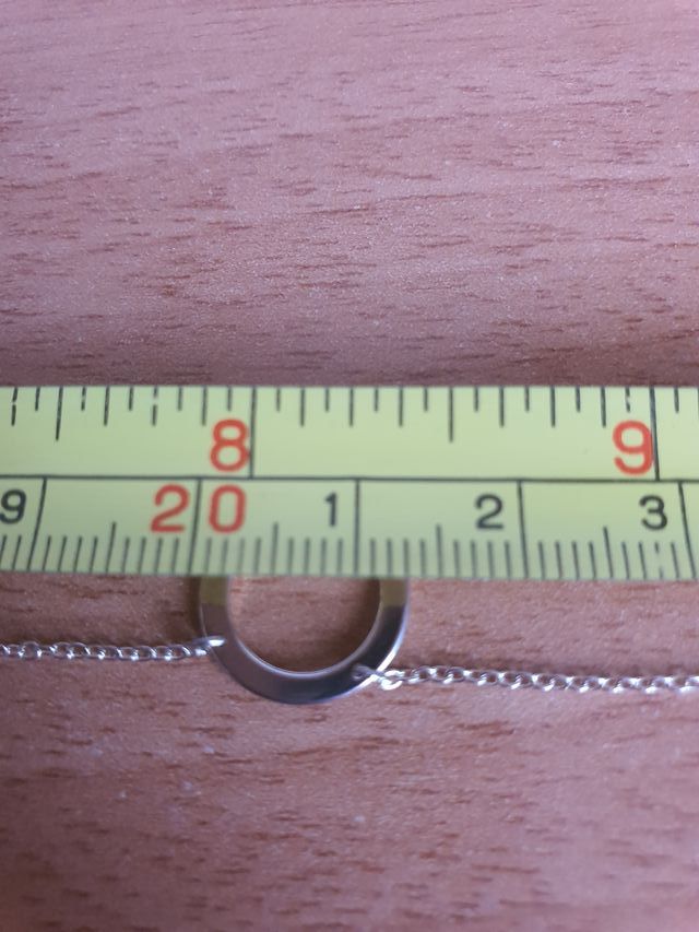 Collar de plata con círculo