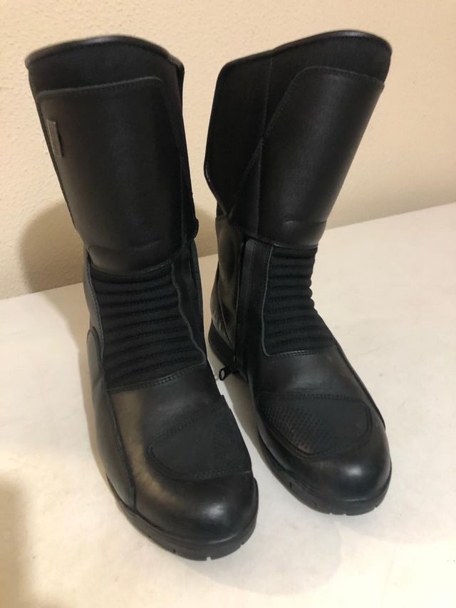 Traje Moto BMW Motorrad Atlantis 4 y botas.