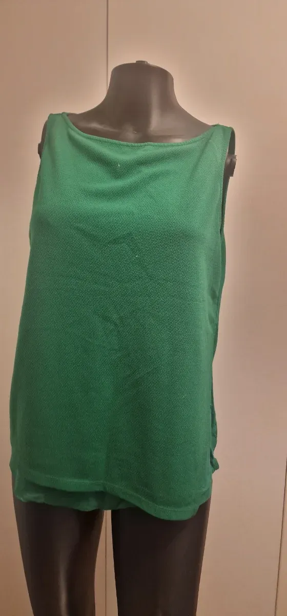Blusa verde sin mangas