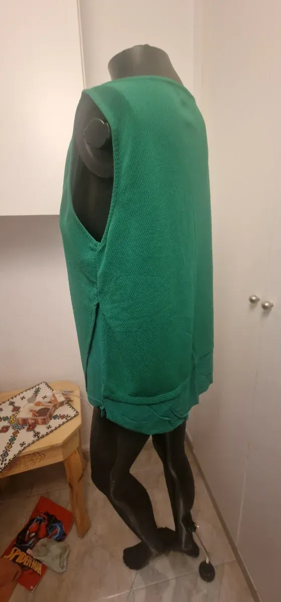 Blusa verde sin mangas